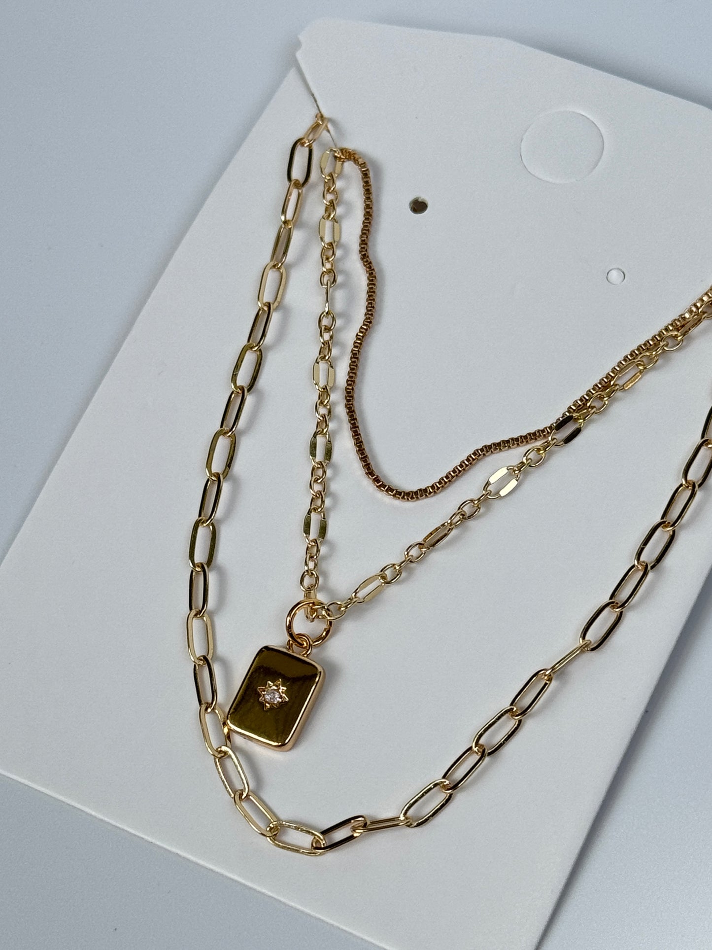 3-teiliges Vintage Halsketten-Set – Goldfarbene Büroklammer-Kette mit Funkelndem Zirkonia-Rechteckanhänger – Eleganter Schmuck für Damen -